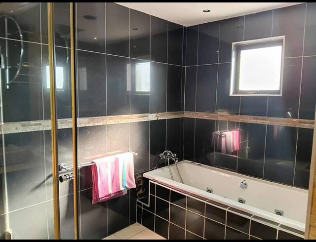 4 BEDROOM HOUSE FOR SALE IN LIEFDE EN VREDE